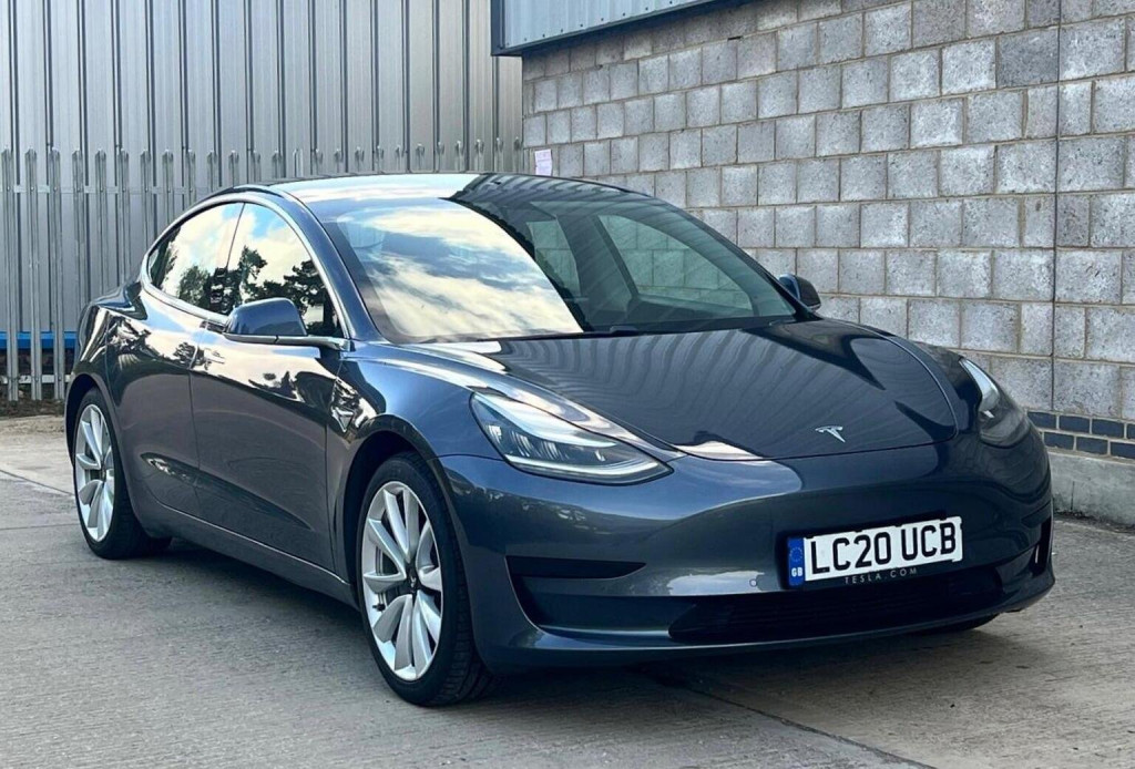 TESLA MODEL 3