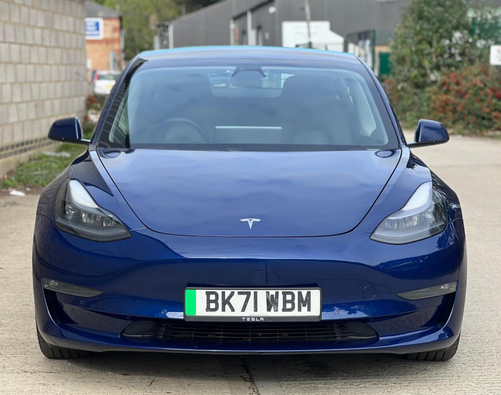 TESLA MODEL 3