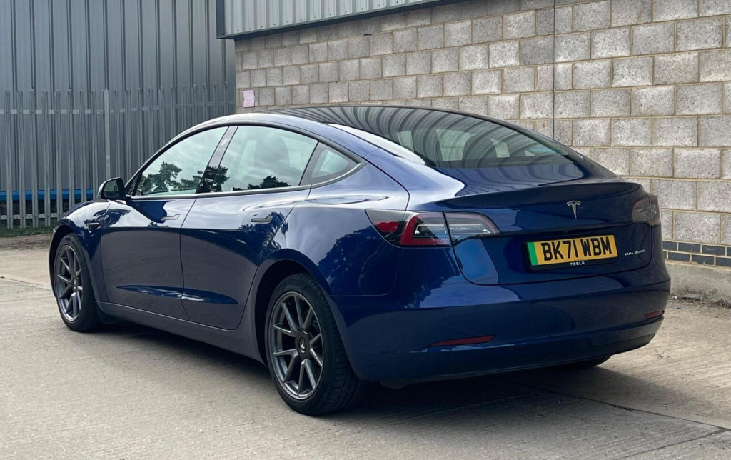 TESLA MODEL 3