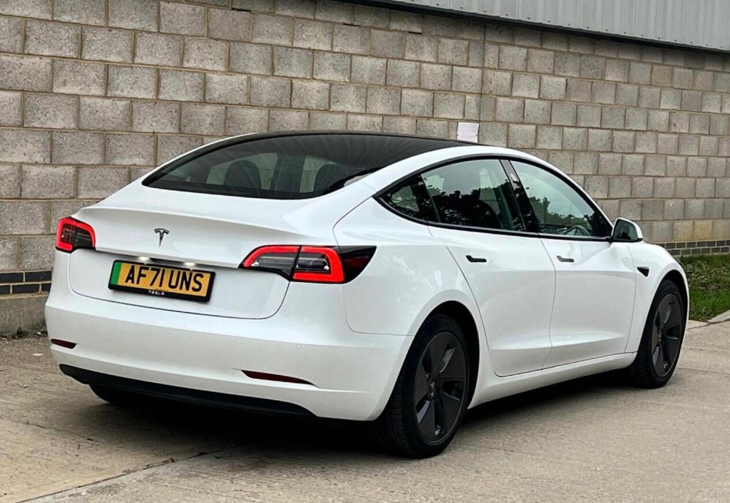 TESLA MODEL 3