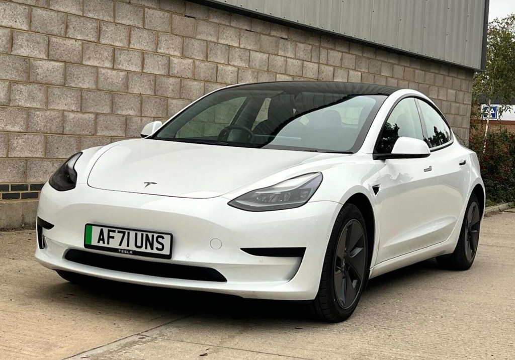 TESLA MODEL 3