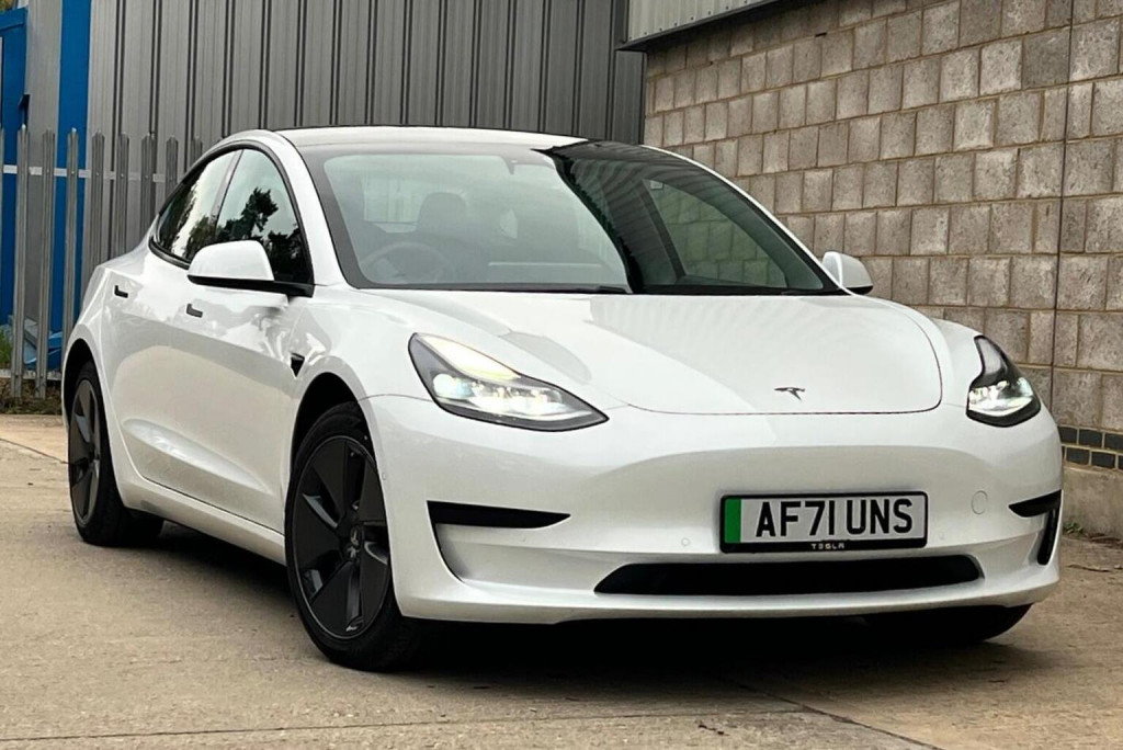 TESLA MODEL 3