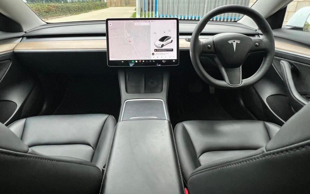 TESLA MODEL 3
