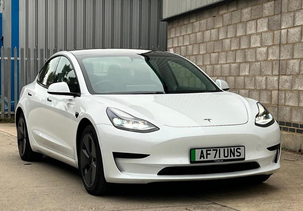 TESLA MODEL 3