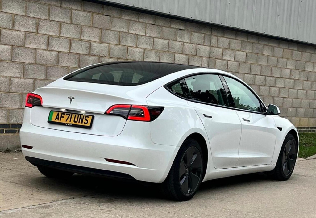 TESLA MODEL 3