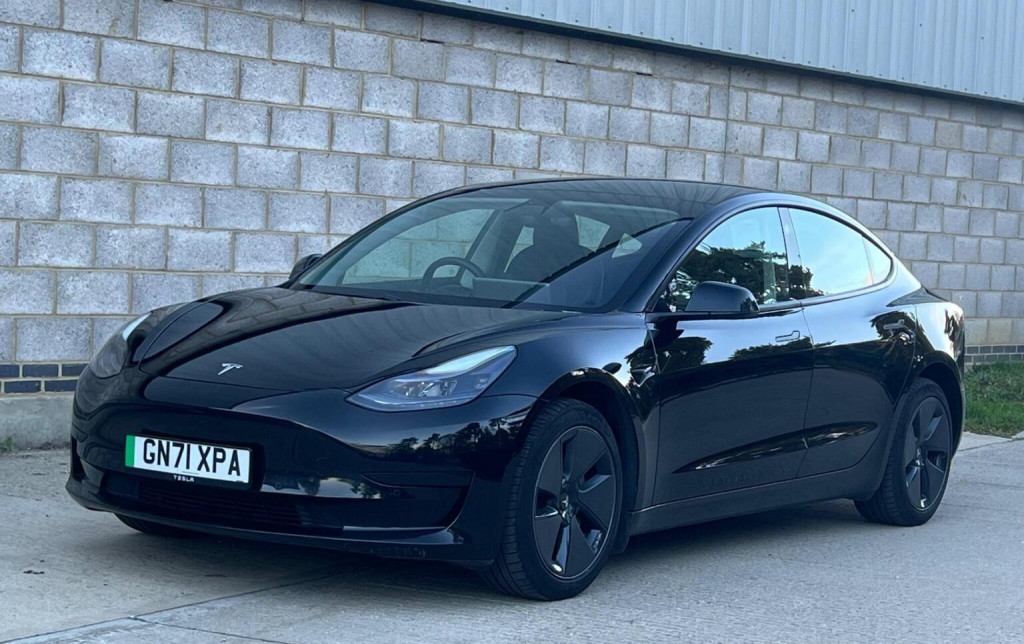 TESLA MODEL 3