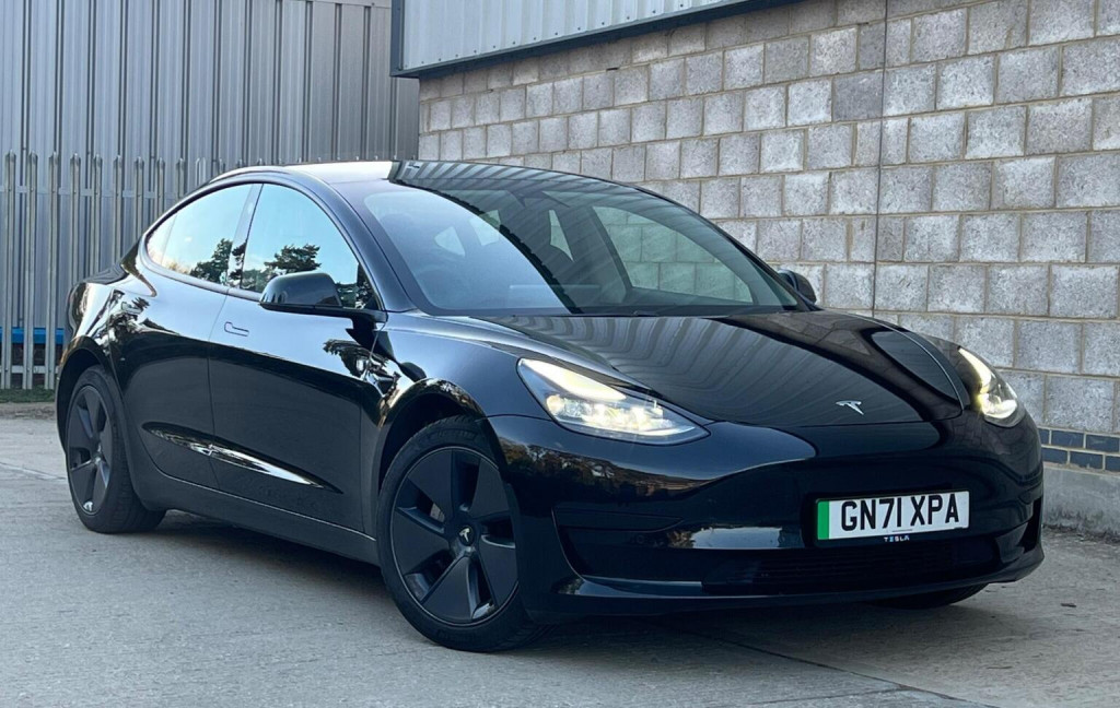 TESLA MODEL 3