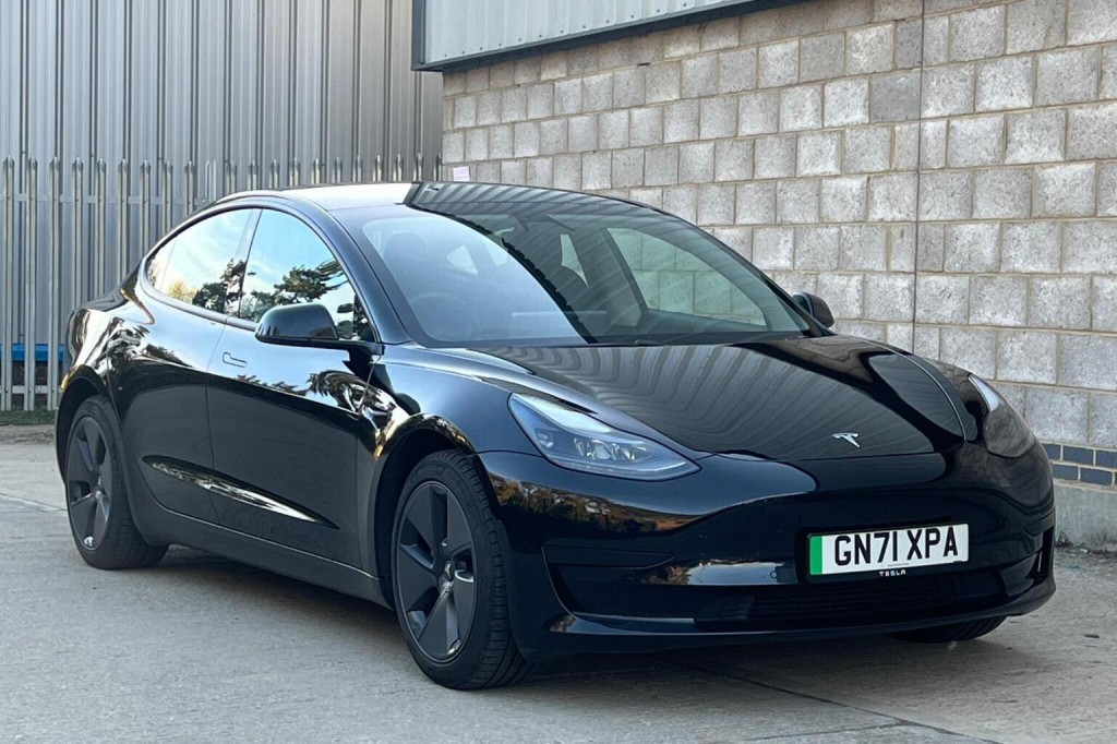 TESLA MODEL 3