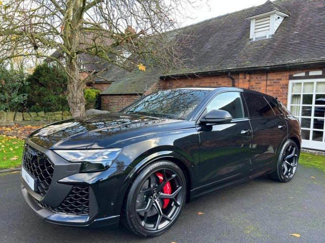 AUDI RSQ8