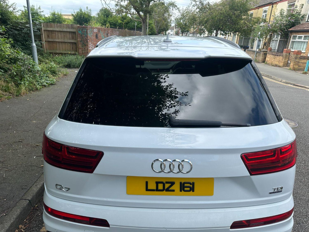 AUDI Q7