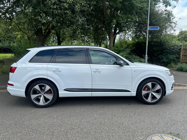 AUDI Q7 3.0 TDI V6 S line