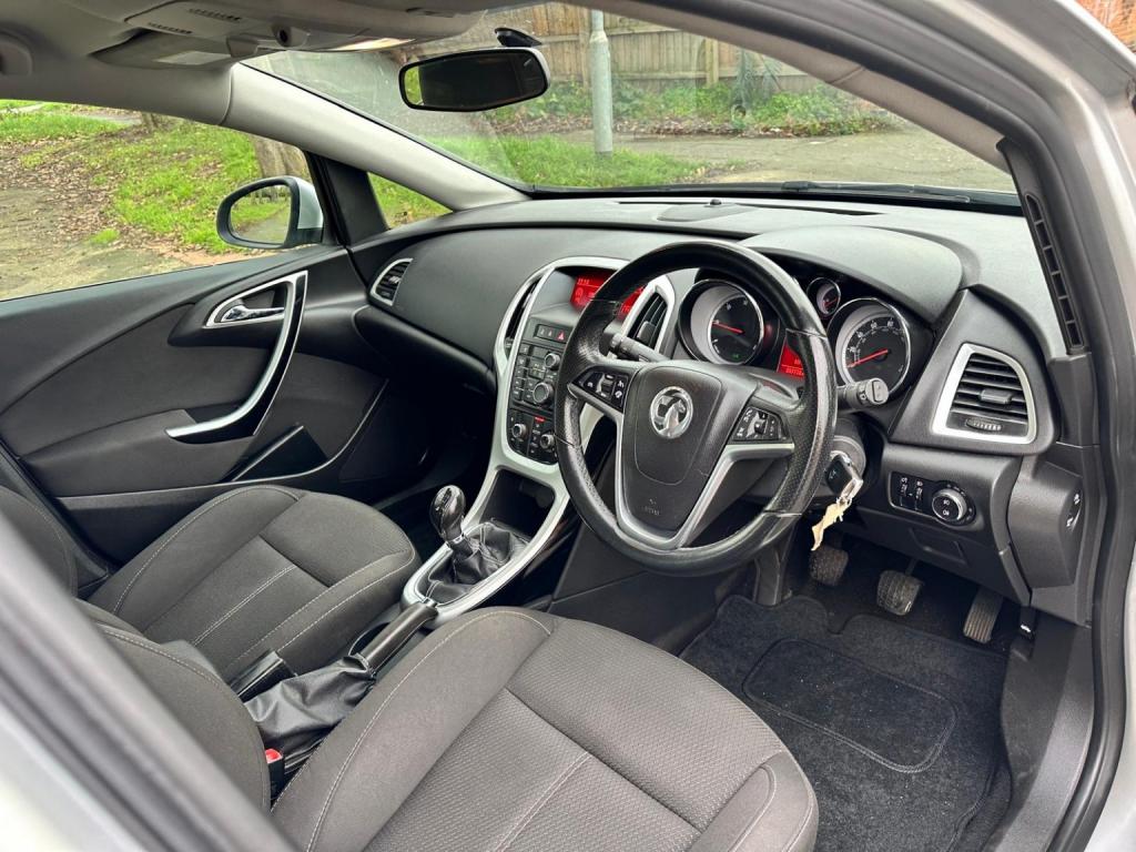 VAUXHALL ASTRA
