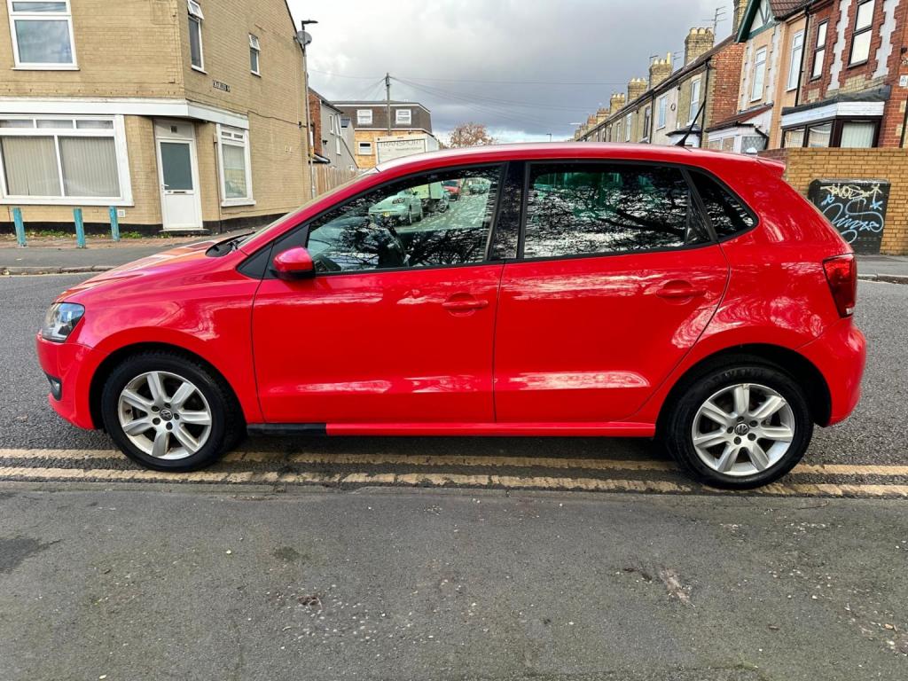 VOLKSWAGEN POLO