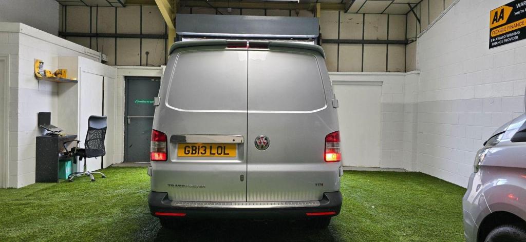 VOLKSWAGEN TRANSPORTER