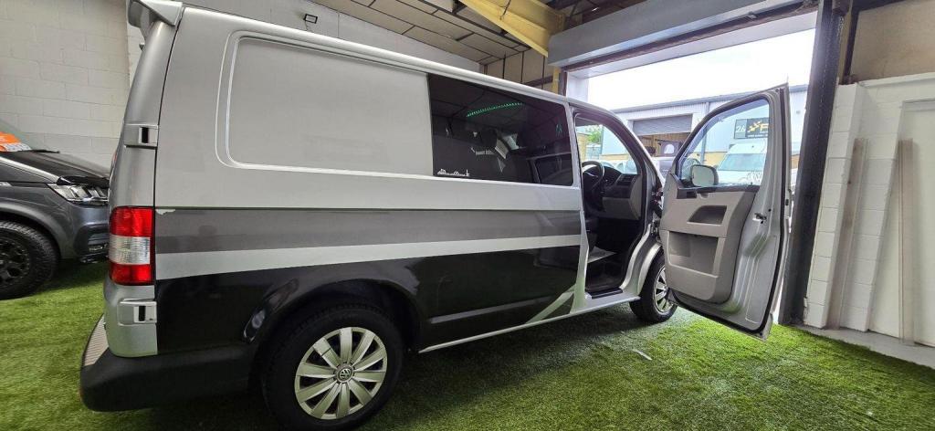 VOLKSWAGEN TRANSPORTER