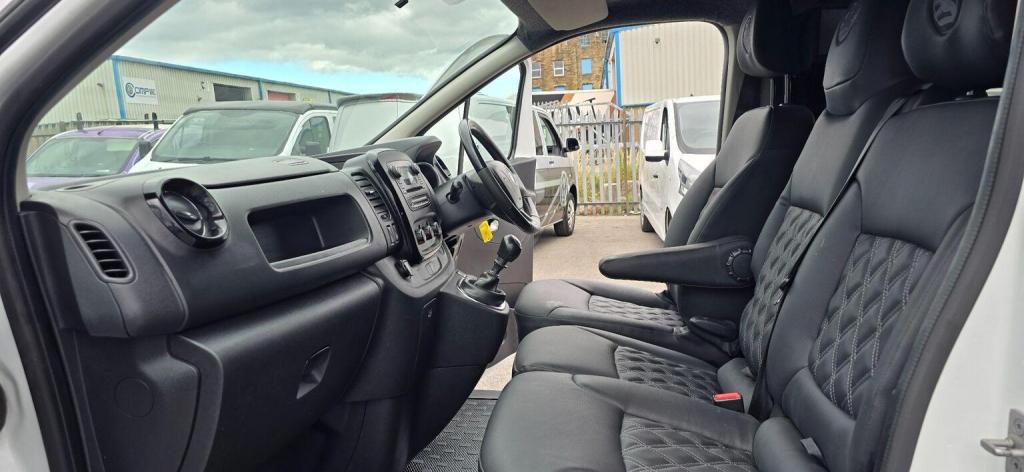 VAUXHALL VIVARO