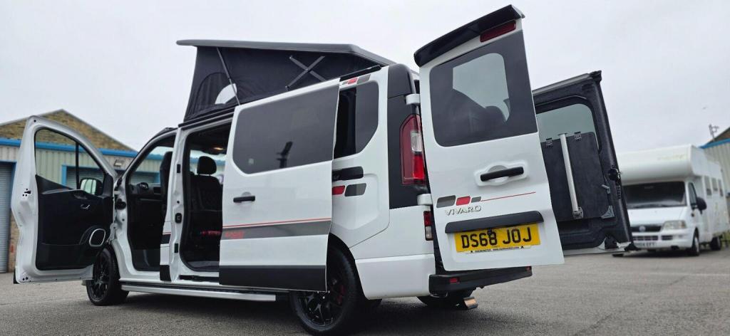 VAUXHALL VIVARO
