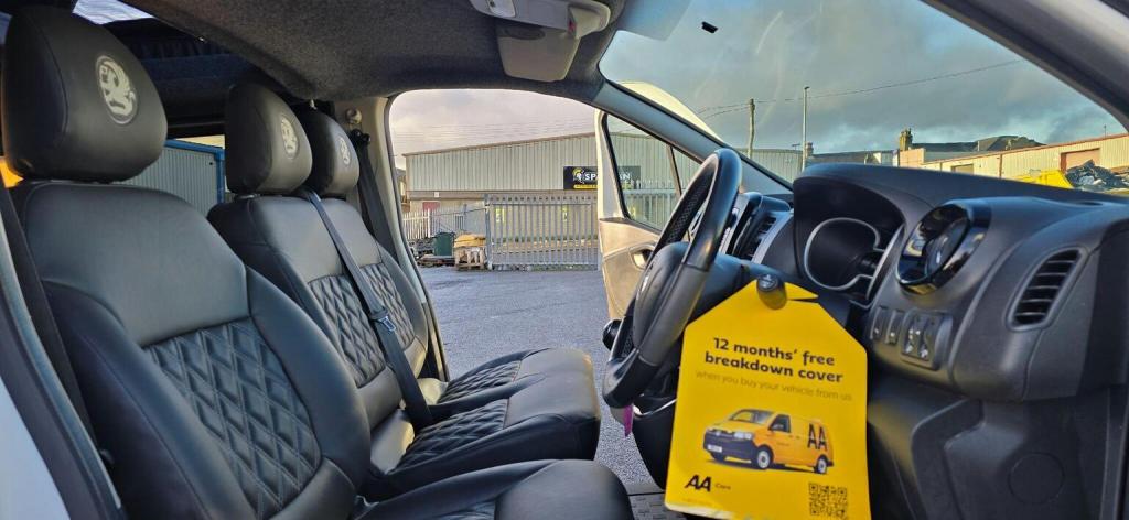 VAUXHALL VIVARO