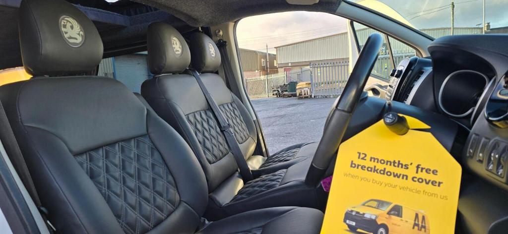 VAUXHALL VIVARO