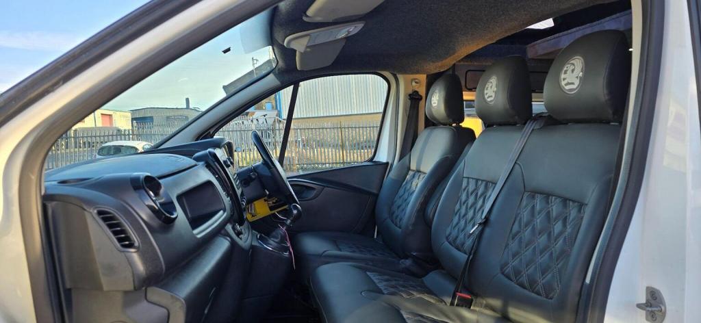 VAUXHALL VIVARO