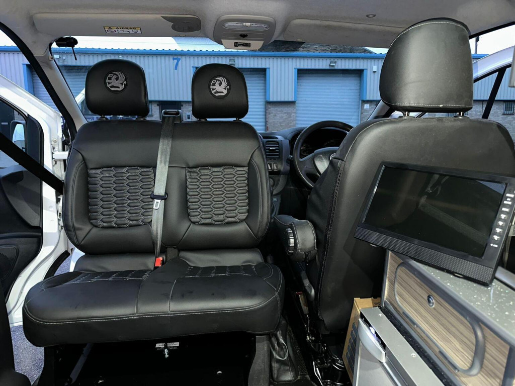 VAUXHALL VIVARO