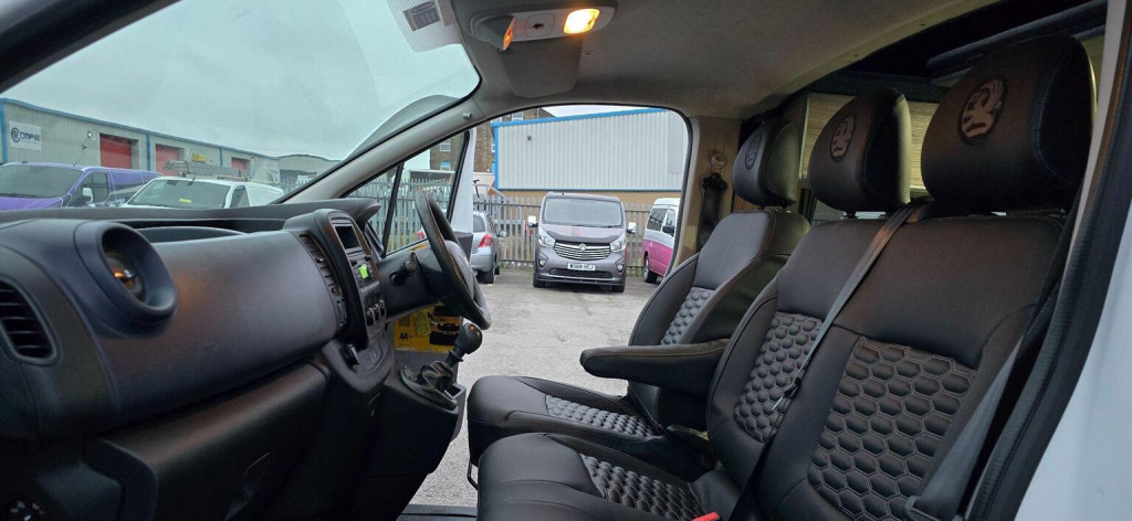 VAUXHALL VIVARO