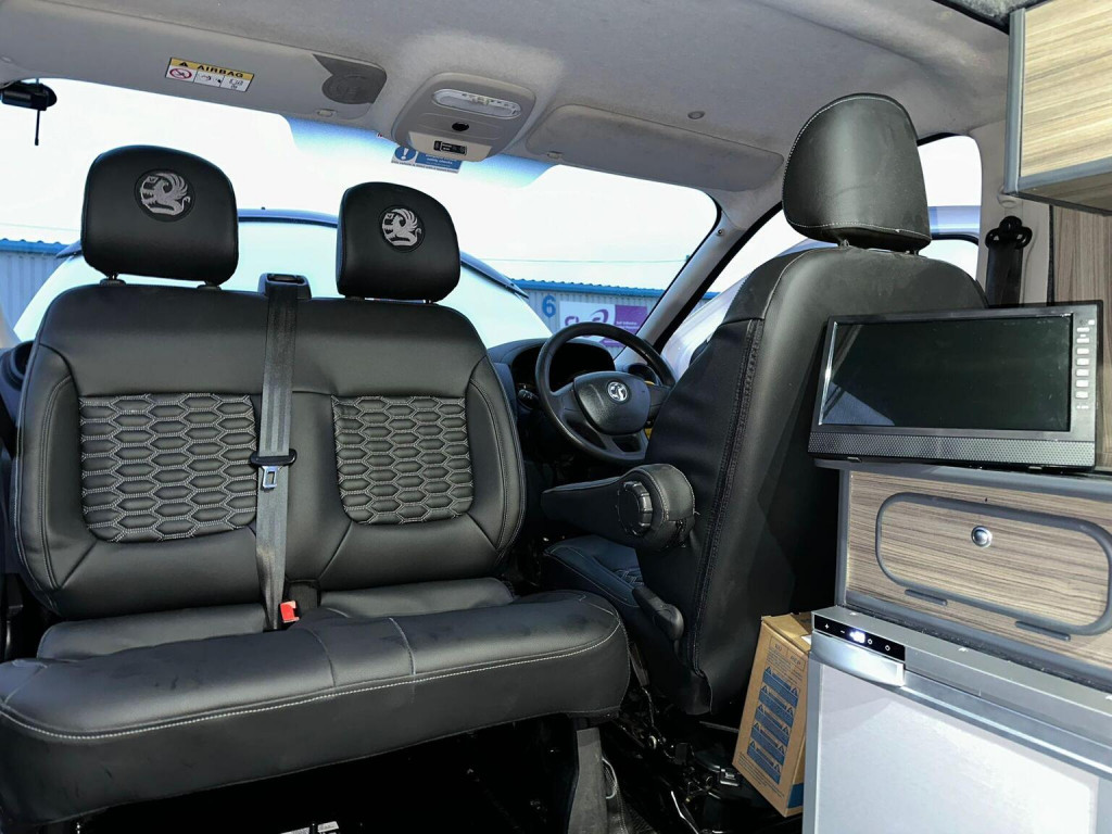 VAUXHALL VIVARO