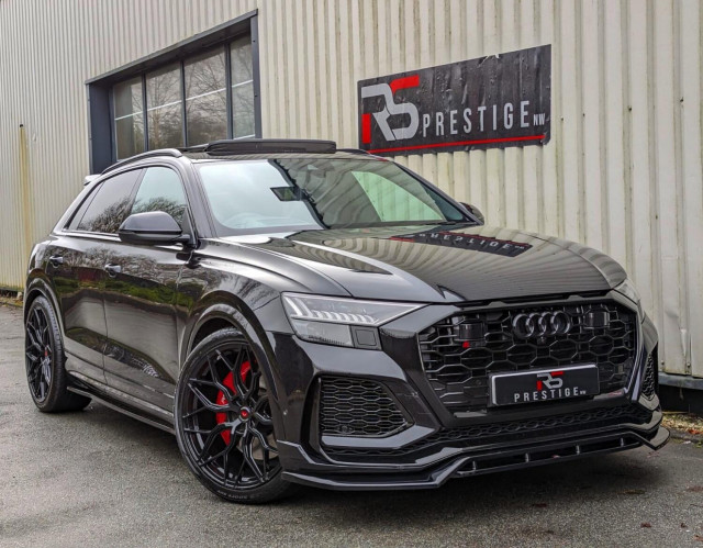 AUDI RSQ8