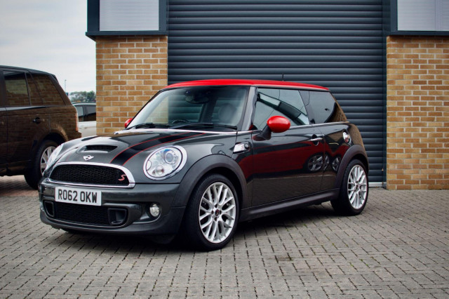 MINI HATCH