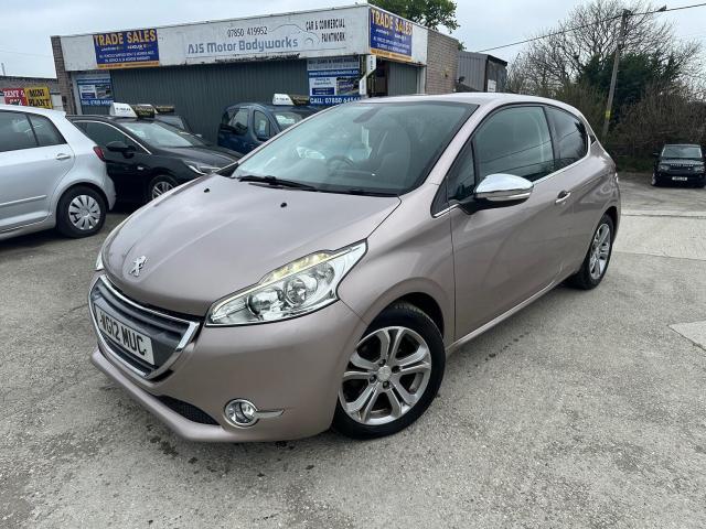PEUGEOT 208 1.4 ALLURE 