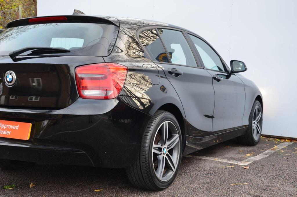 BMW 1 SERIES