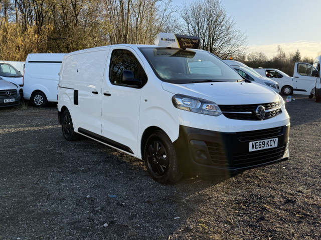 VAUXHALL VIVARO 1.5 Turbo D 2700 Edition