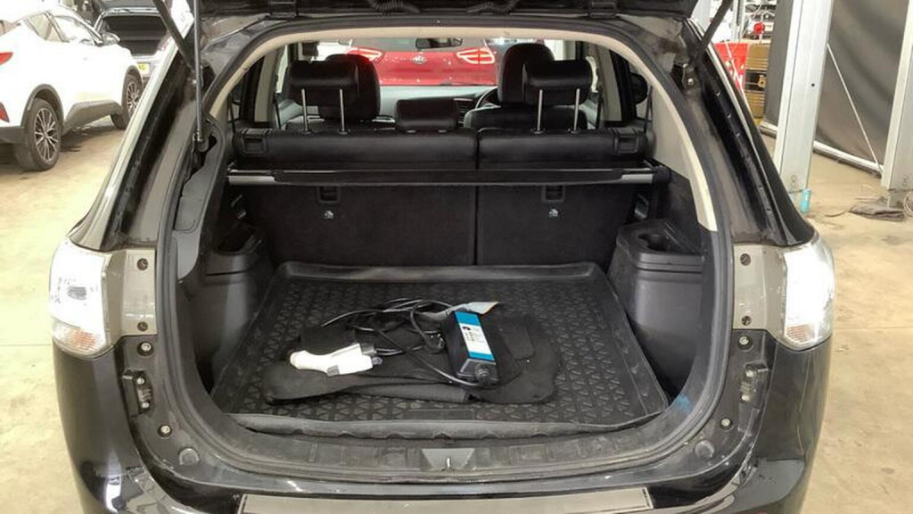 MITSUBISHI OUTLANDER