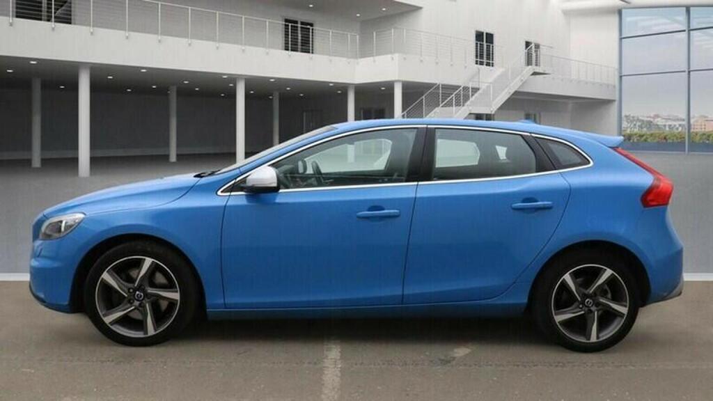 VOLVO V40