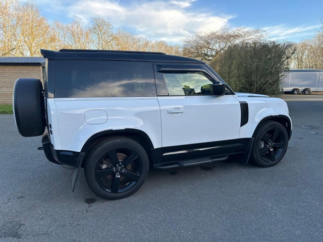 LAND ROVER DEFENDER 90 3.0 D300 MHEV X-Dynamic HSE