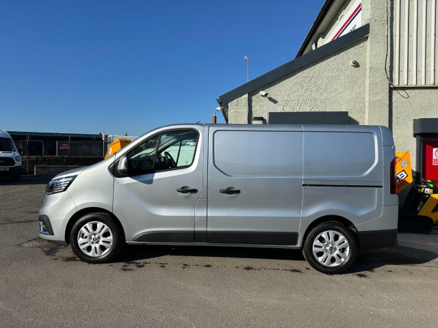 RENAULT TRAFIC 2.0 SL30 Blue dCi 150 Extra Panel Van MY23