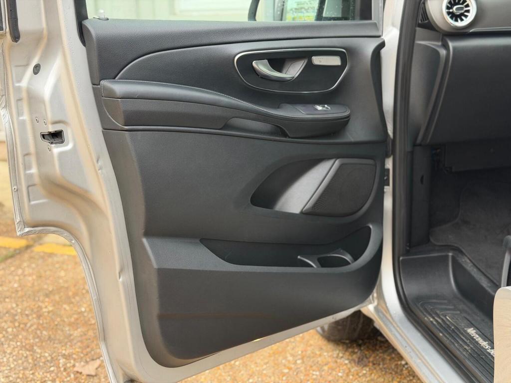 MERCEDES-BENZ V CLASS