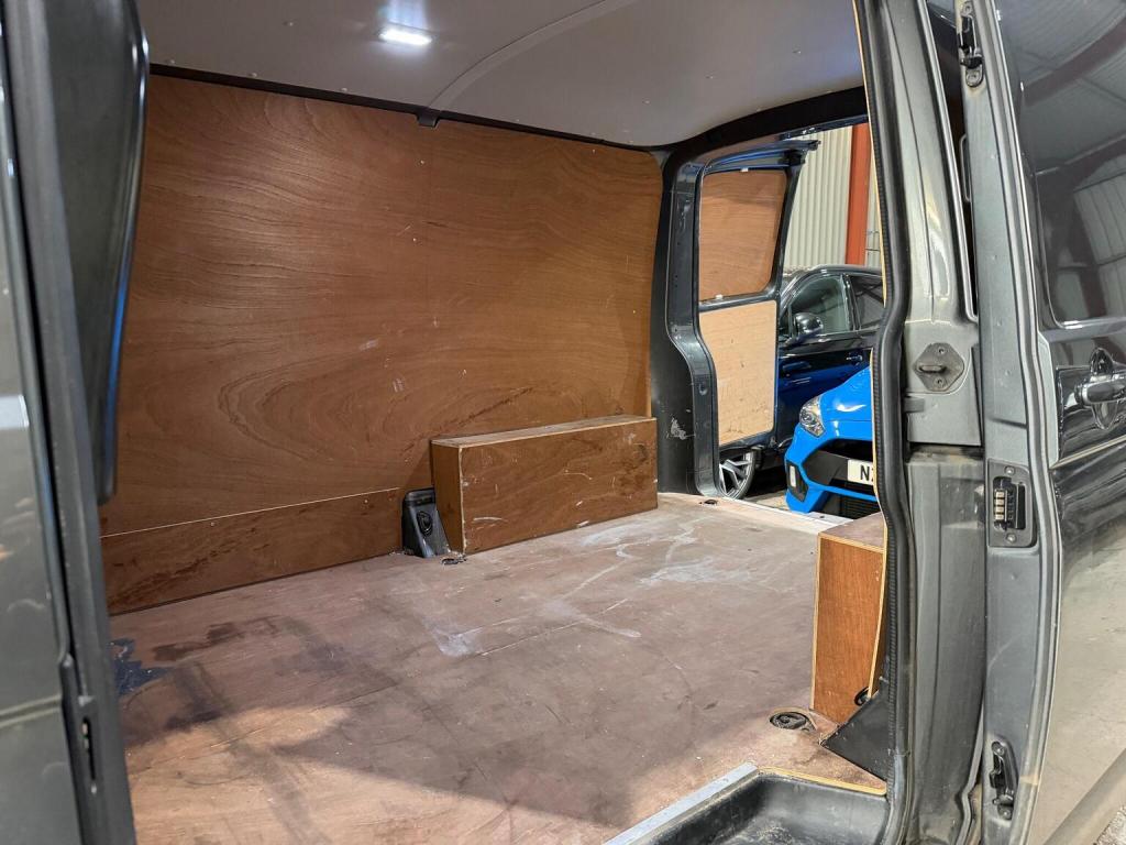 VOLKSWAGEN TRANSPORTER