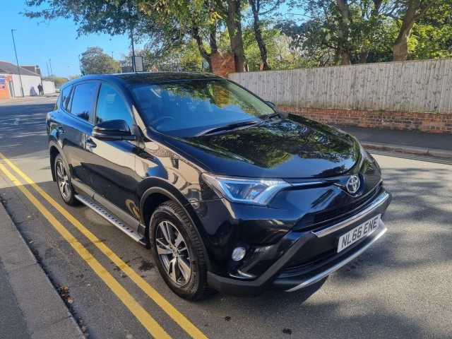 TOYOTA RAV4 2.0 D-4D Business Edition Euro 6 (s/s) 5dr