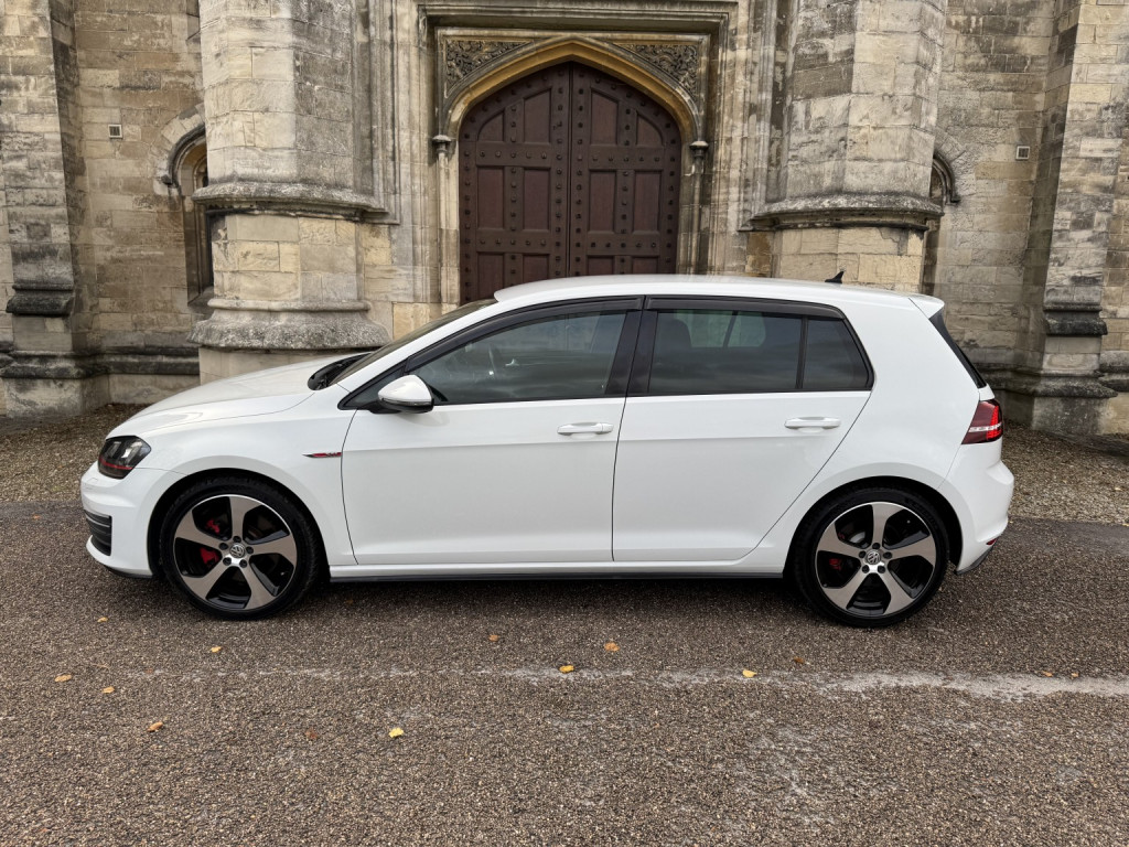 VOLKSWAGEN GOLF