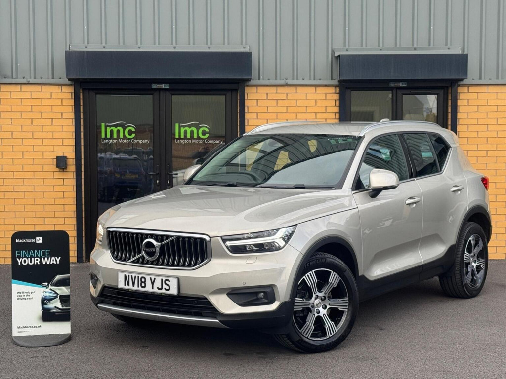 VOLVO XC40