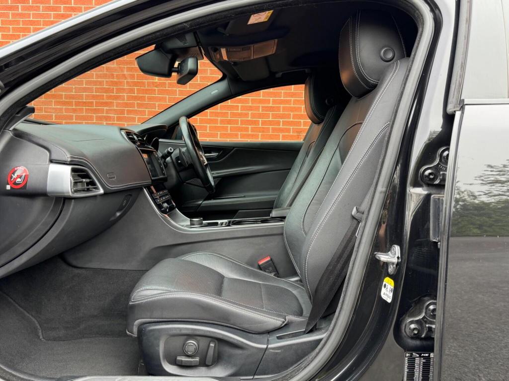 JAGUAR XE