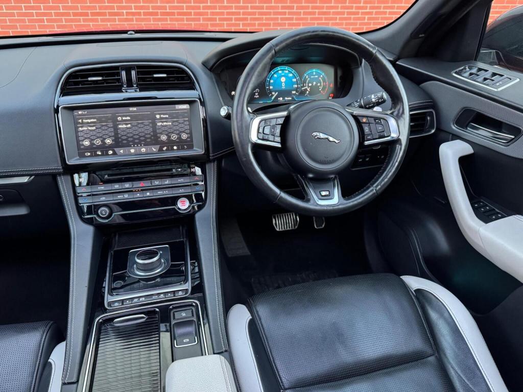 JAGUAR F-PACE