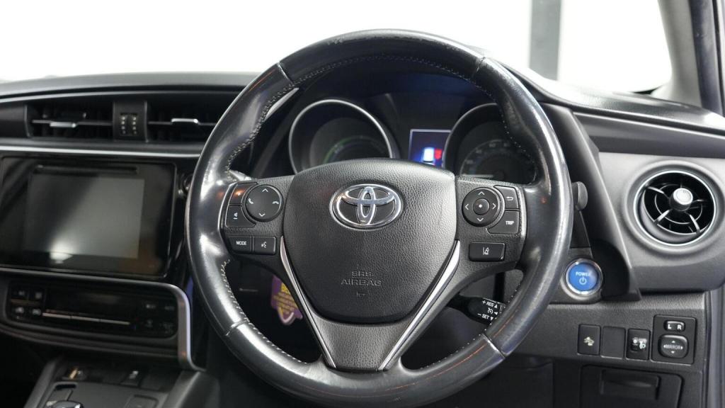 TOYOTA AURIS