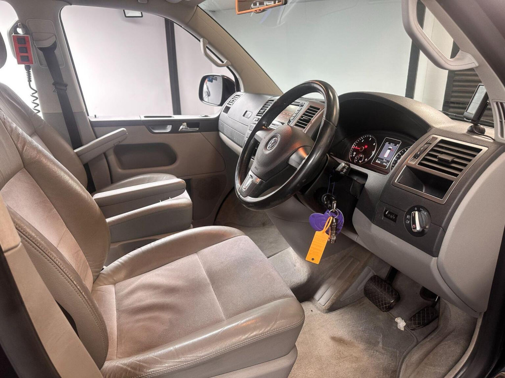 VOLKSWAGEN CARAVELLE