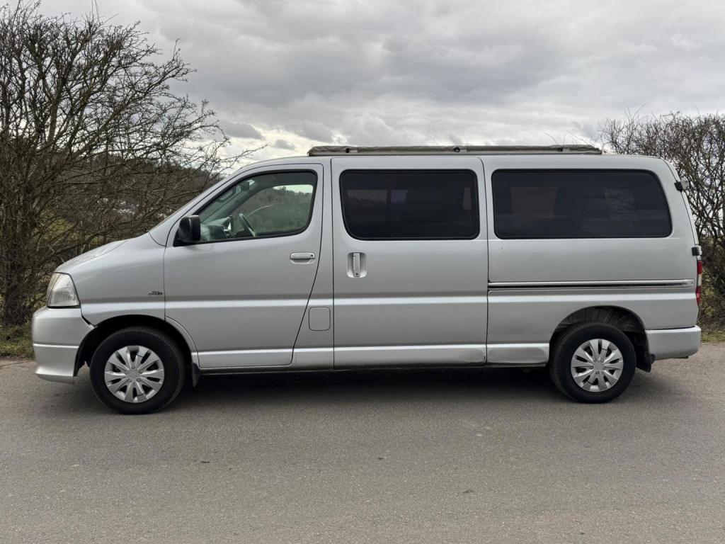 TOYOTA HIACE