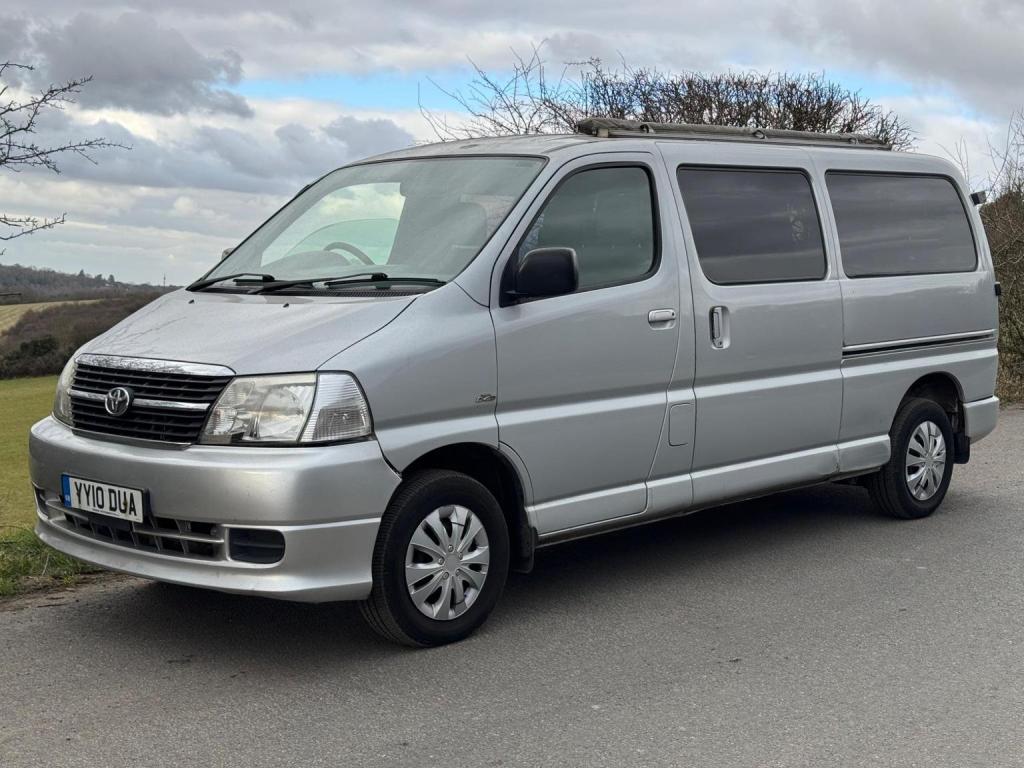 TOYOTA HIACE