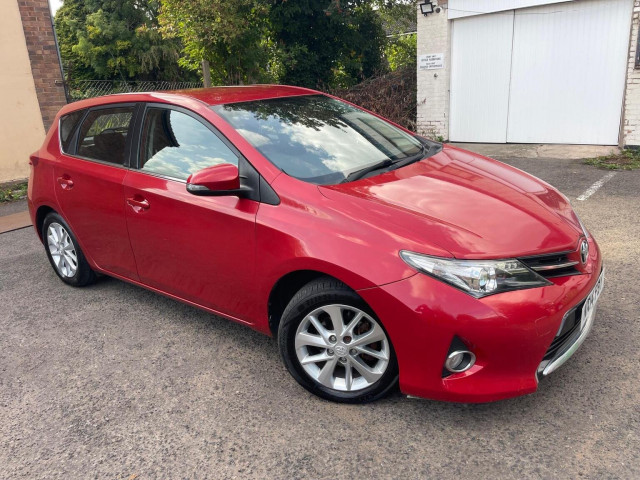TOYOTA AURIS