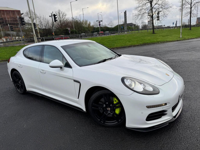 PORSCHE PANAMERA