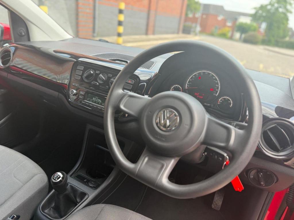 VOLKSWAGEN UP